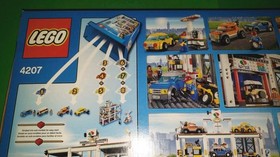 LEGO City Garage 4207, Parking Elevator Car Wash Gas 933 Pieces 2012 New Sealed
