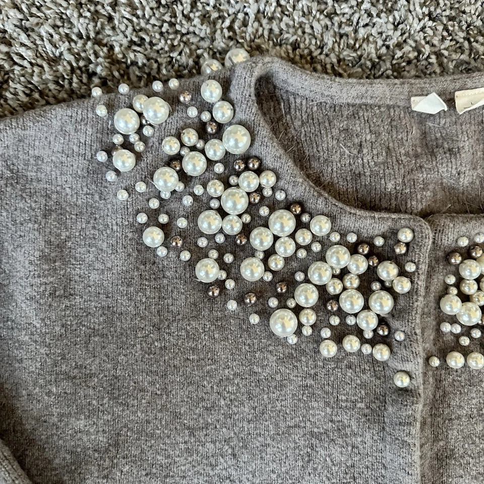 Suéter Anthropologie Polilla Talla Grande Gris con Detalle de Cuentas Vacaciones Foto 3 de 4