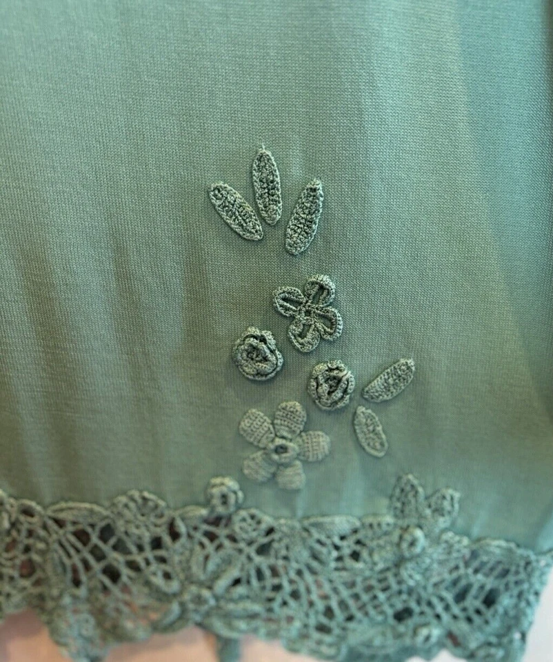 Vintage Bloomingdales Cottagecore Crochet Knit Midi Skirt Size M Floral Granny - Image 2 of 4