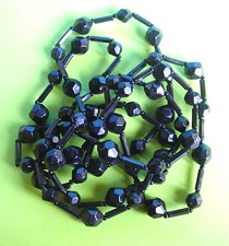 J96 / SAUTOIR PLASTIQUE NOIR IMITANT LE JAIS