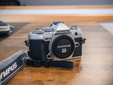 Olympus OM-D E-M5 Mark III inkl. Zubehörpake...