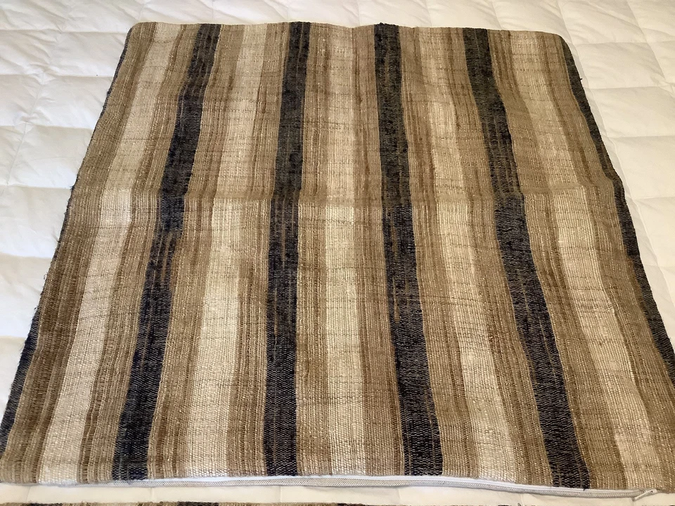 Juego de 2 fundas de almohada de caja y barril 23x23" Riviera tejido a rayas mezcla de lino Foto 2 de 4