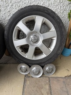Nissan Elgrand E51 Original Alloys And Tyres 215 60 R17