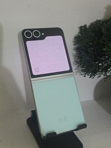 Samsung Galaxy Z-Flip 6 - 256GB Speicher - Netzwerk entsperrt - Grün neuwertig