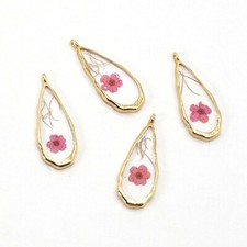 C 8PCS Gold Tone Dried Pressed Flower Resin Teardrop Shape Charm Pendant GBY1432