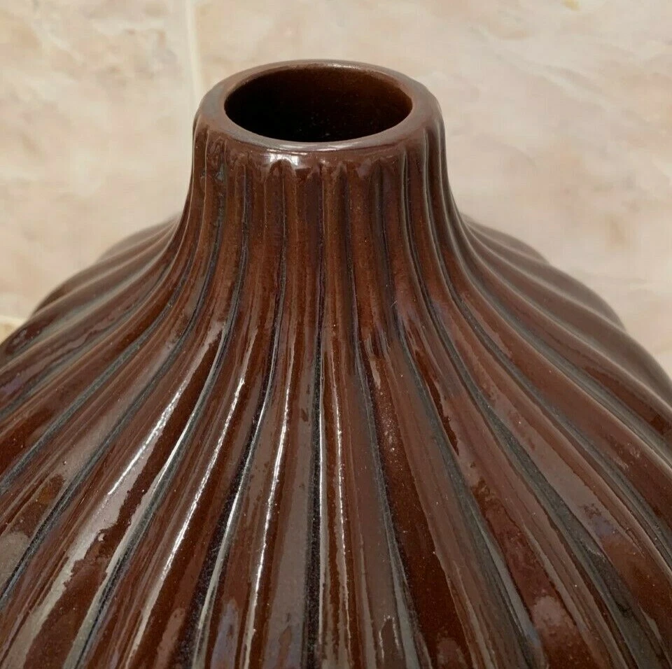 Jarrón vintage acanalado acanalado en forma de cebolla esmaltado único retro marrón limitado, raro Foto 2 de 4