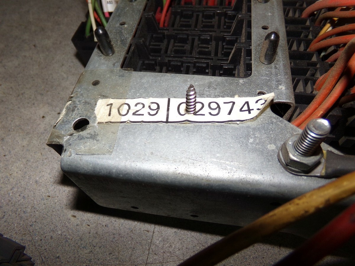 International 1029 029743 Fuse Block Assembly *FREE SHIPPING