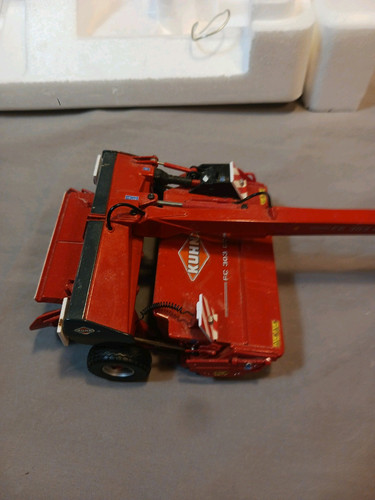 Kuhn FC 303GC Universal Hobbies 2618 1:32 Box Wear - Foto 8 di 18