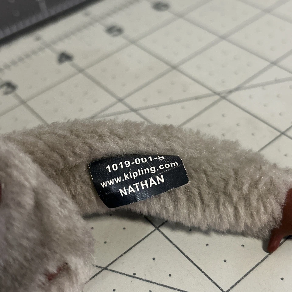 Kipling Nathan Gorila Chupar Pulgar Bolso de Peluche Dije Llavero Llavero Gris Foto 2 de 4