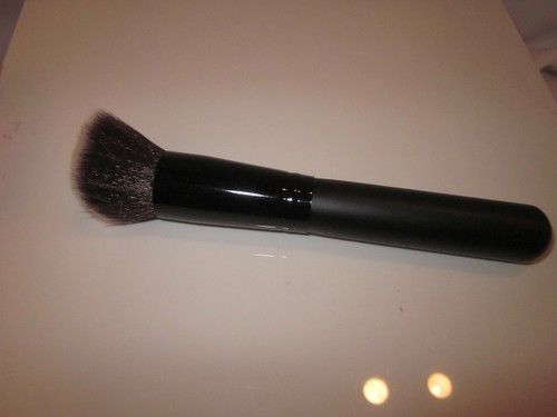 New Ben Nye Banana Powder Compact W/Brush Luxury Face Makeup Kim Kardashian - Picture 5 of 12