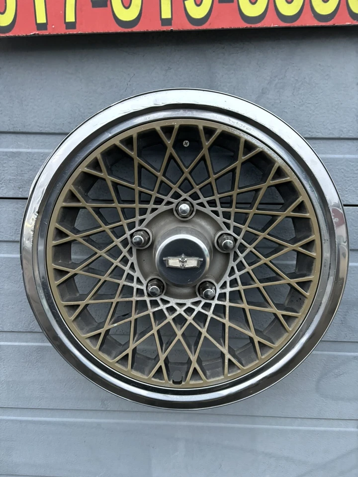 Chevrolet Caprice 1977-87 malla 15” tapacubos cubierta de rueda 2 puertas 4 puertas fabricante original usado 1 bonito Foto 2 de 4