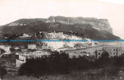 R116985 Cassis sur Mer. Le Cap Canaille et le Chateau. A. Tardy. 1951