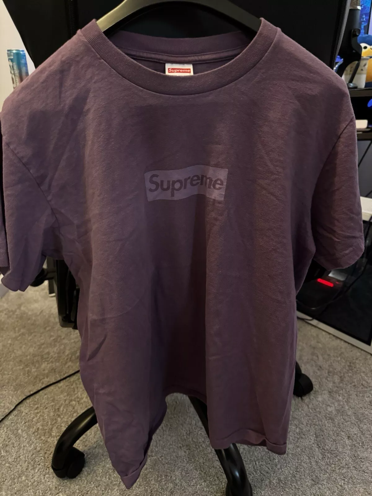 BOITE TONALE SUPRÊME LOGO TEE VIOLET POUSSIÉREUX TAILLE MOYENNE SS23 SEMAINE 1 (100 % AUTHENTIQUE)