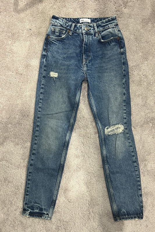 Zara Women’s High Waisted Size 4 (36) Lightly Distressed Mid/Darker Wash Jeans
