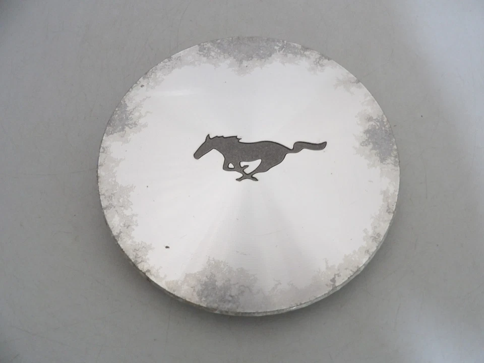 Ford Mustang 1996 1997 1998 tapa central OEM F7ZC-1A096-AA Foto 2 de 4