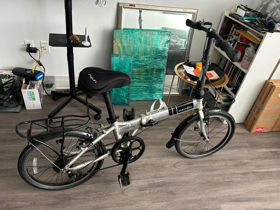 Dahon Mariner Folding Bike 7-Speed, 20" Wheels, Silver and black color. - Image 3 of 4