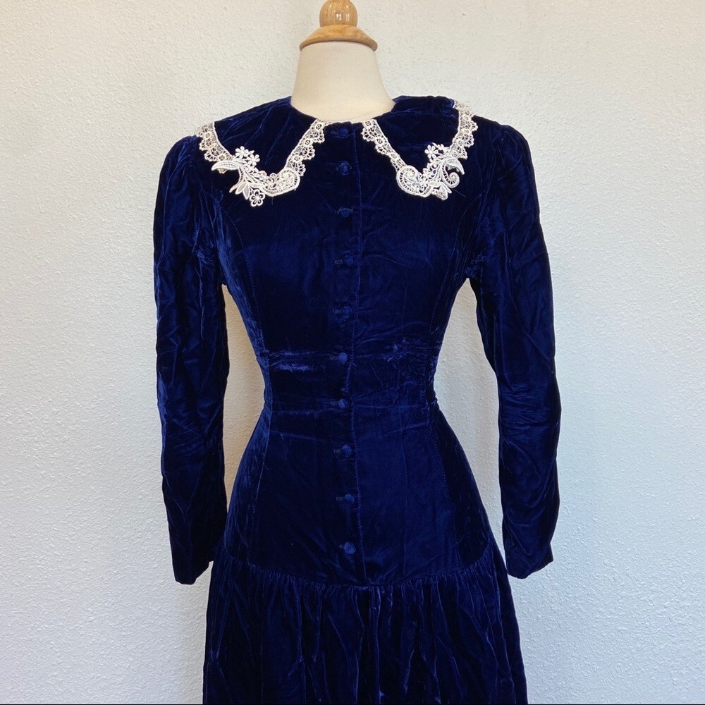 Vintage 70’s Gunne Sax Size 11 Blue Velvet Victorian Long Sleeve Lace Dress