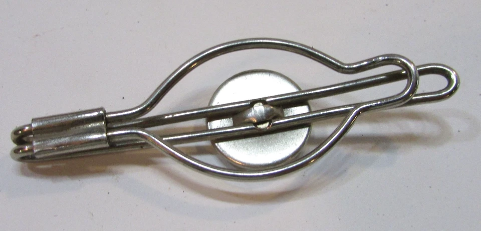 Antiguo broche de corbata de bandera de Estados Unidos de plástico de acero de los años 60 de colección clip para dinero de 2,5" Foto 2 de 2