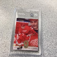 1994-95 Flair - Sergei Fedorov #48 Copyright One Line Below Stats