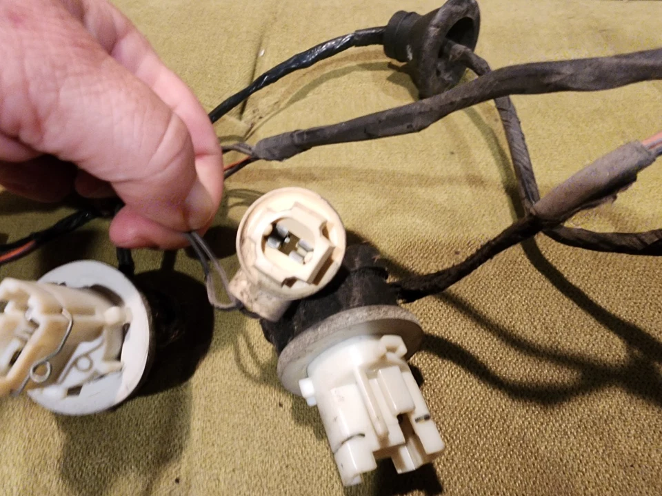 Arnés de cableado luz trasera derecha pasajero Mercury Grand Marquis 1992-1994 OEM Foto 4 de 4