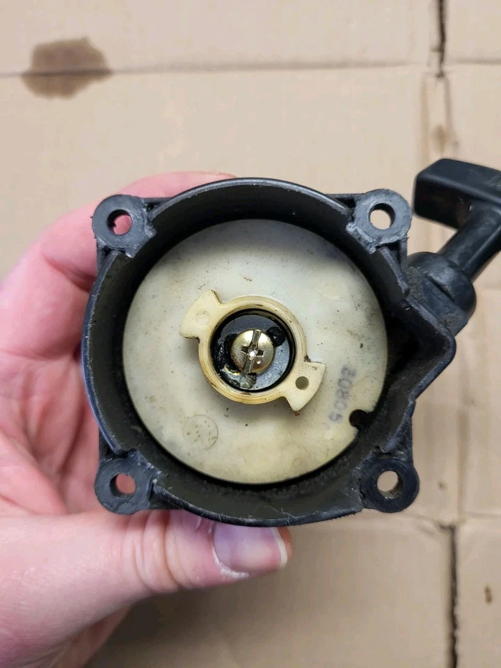 Arrancador de retroceso recortadora de malezas Kawasaki TG25 Foto 3 de 4