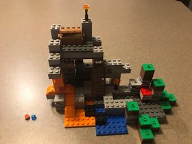 LEGO Minecraft The Cave 21113 Pre-Owned