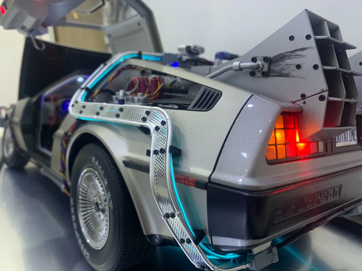 デロリアンDMC 1:8 EAGLEMOSS バック・トゥ・ザ・フューチャー s-l1200.jpg