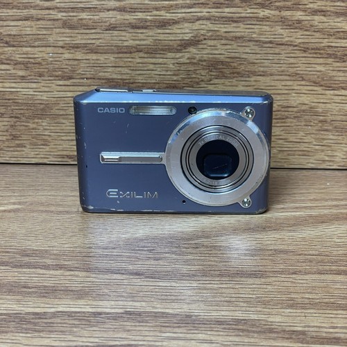 Casio Exilim EX-S600 6 MegaPixels Digital Camera with 3x Optical Zoom - Silver