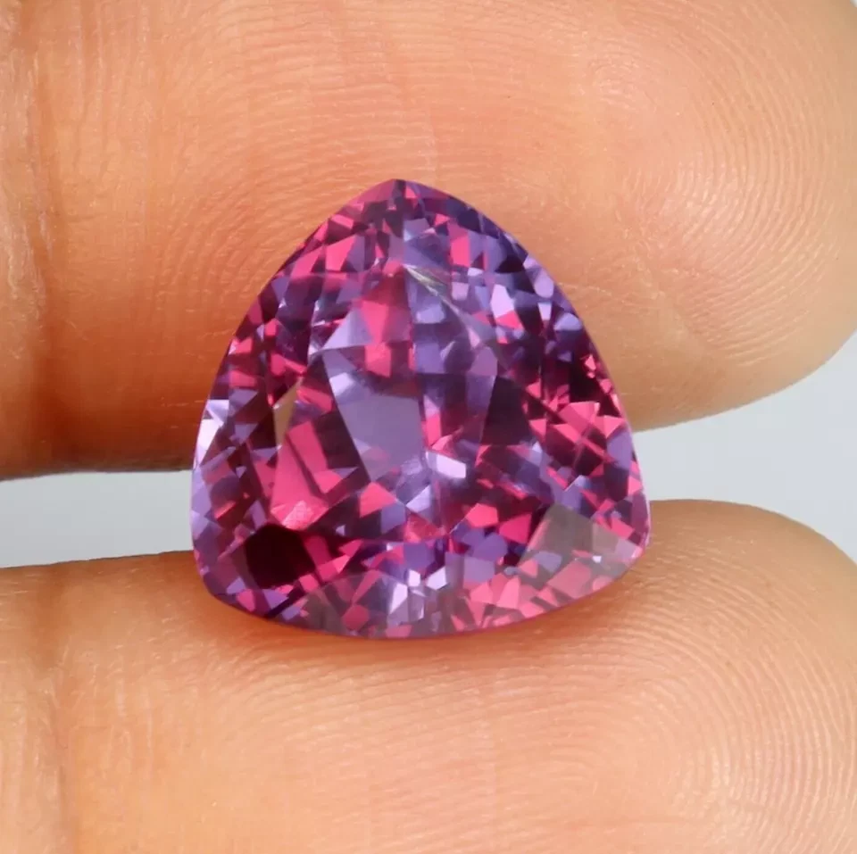 18 CT+ Natural Flawless Montana Purple Pink Sapphire Trillion Cut Loose Gemstone - Image 3 of 4