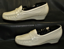 SAS Tripad Comfort Easier Women's beige leather moc toe loafer shoes size US 6M