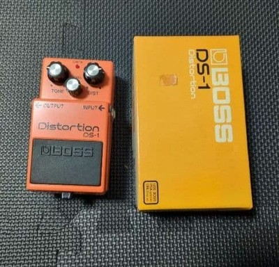Boss DS-1 Verzerrungs-Gitarren-Effektor mit Box