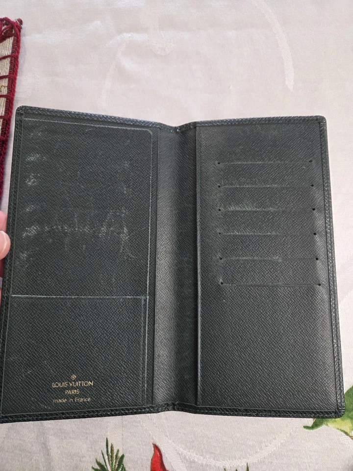 Cartera larga con tarjetero Louis Vuitton Brazza de cuero verde oscuro Foto 3 de 4