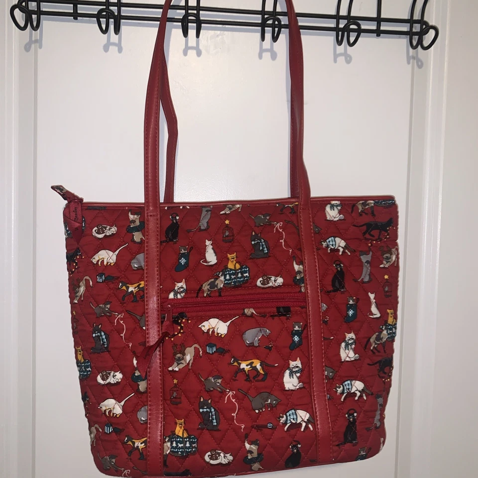 Nuevo NUEVO CON ETIQUETAS Vera Bradley Vacaciones Gatitos Navidad Pequeño Recortado Bolso Cartera ROJO Foto 2 de 4