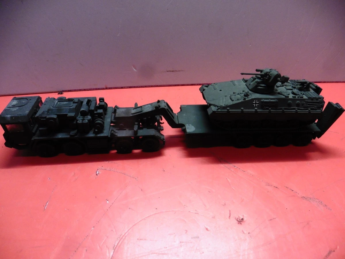 Ensemble tracteur + remorque porte char et char au 1/35