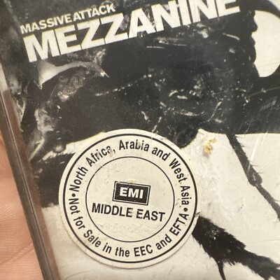 Mezzanine by Massive Attack (Cassette, Apr-1998, Virgin) for