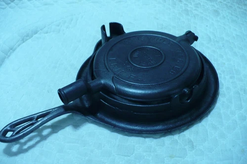 Griswold Erie, PA Cast Iron The New American Waffle Iron Base & 1 Paddle 978 EUC