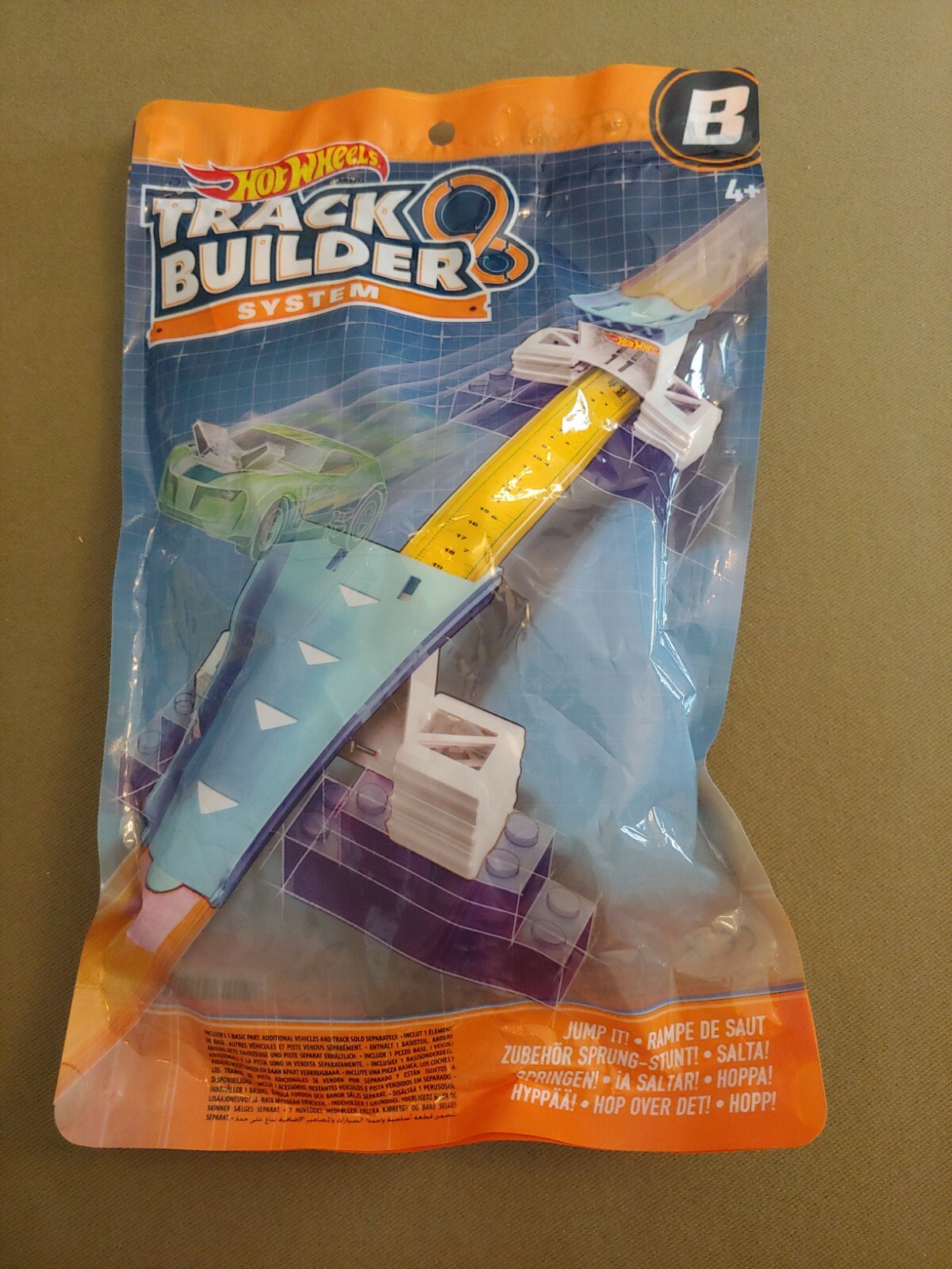 hot wheels track builder jump it