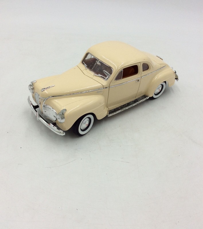 1941 Plymouth Special Deluxe Cream 1:18 Scale Die-Cast Model Car