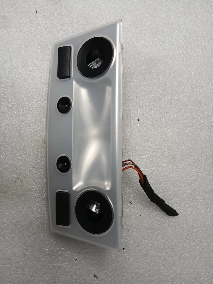 04-10 Luz domo de lectura interior superior trasera BMW 525i OEM Foto 2 de 4