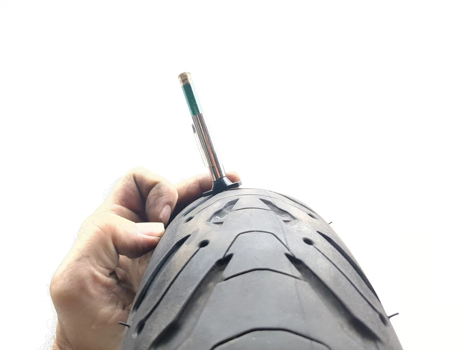 Neumático delantero Michelin Road 6 110/70-17 Foto 3 de 4