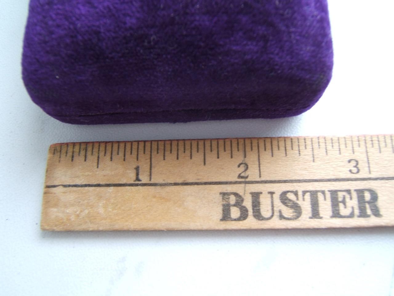 VINTAGE PURPLE VELVET MOP MOTHER OF PEARL BUTTON JEWELRY PRESENTATION CASE