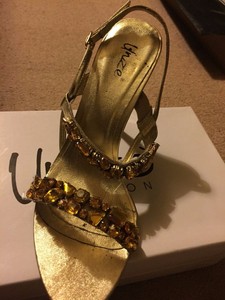 gold shoes size 5