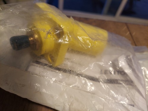 LEVITON 16R29-UY PB YELLOW MALE PANEL RECEPTACLE THREADED STUD 45DEG SINGLE SET - Picture 4 of 4