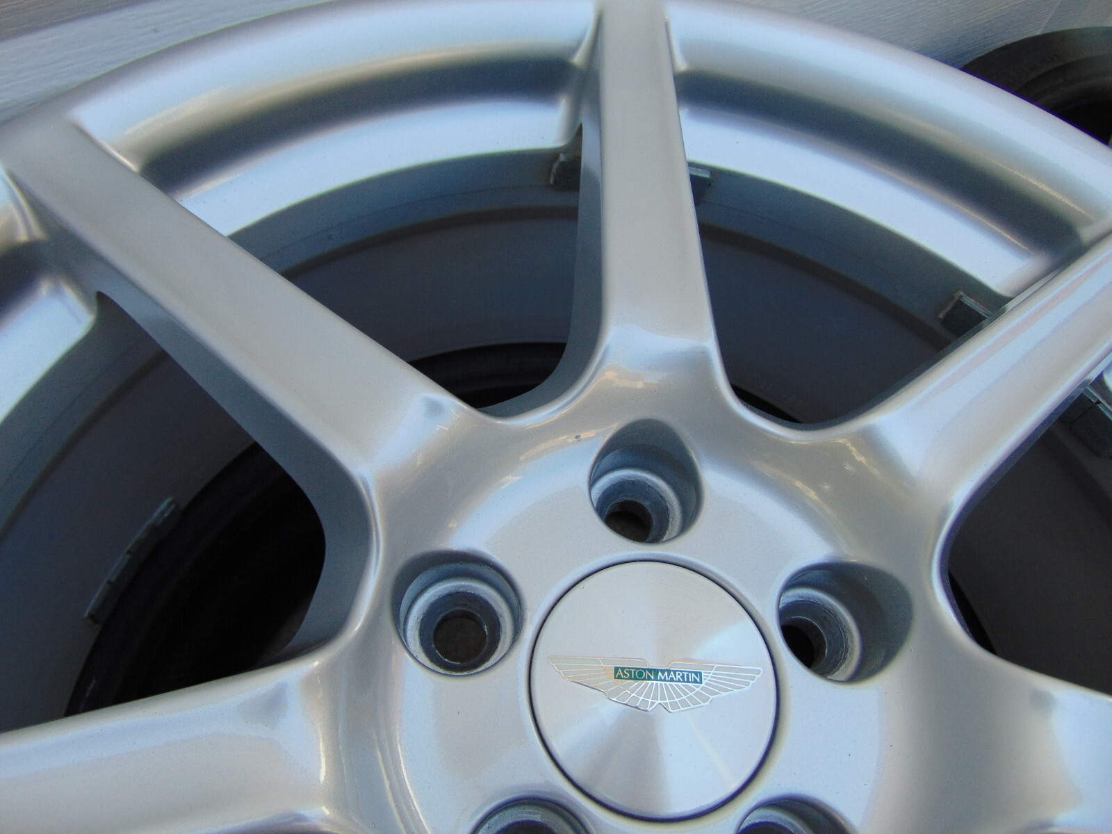 1 USED Silver OEM Aston Martin Vantage 19X8.5 Rim & TPMS 6G33-1007 FREE SHIPPING