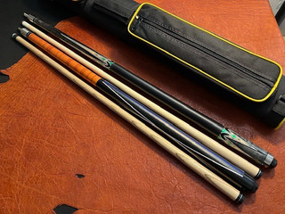 Package Set McDermott Star pool cue & G Force Break Jump with 2x2 Case.