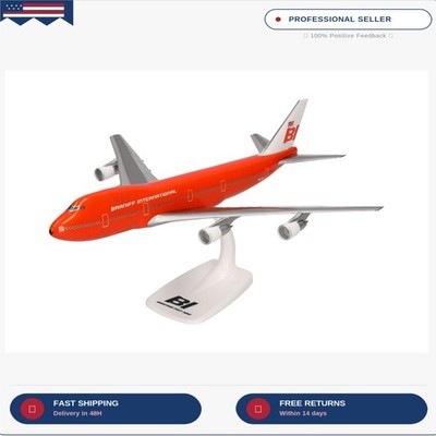 Snap-fit Airplane Model Boeing 747-100 Braniff International on Scale of 1:250,