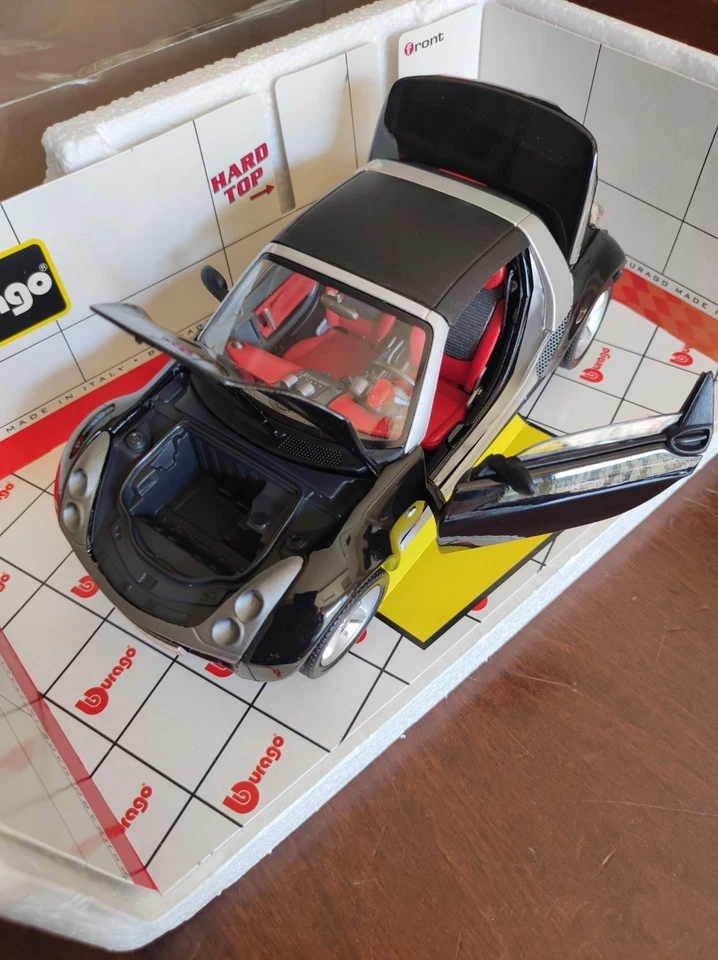 Burago Smart Roadster 1/18 Nera 2003 Vintage - Immagine 2 di 4