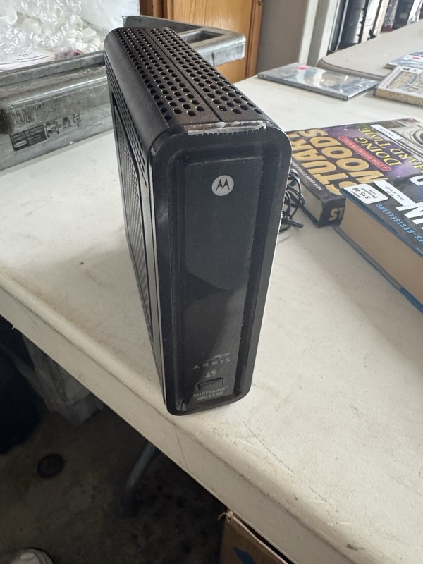 Motorola ARRIS SURFboard SBG6580 DOCSIS 3.0 Cable Modem Wi-Fi Dual Band Router