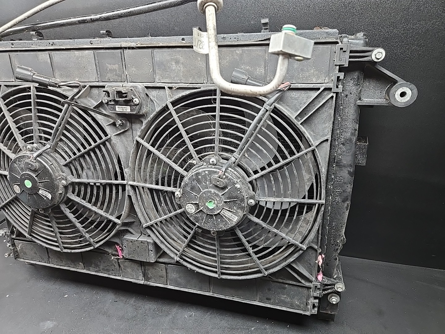 OEM 2005-2008 Maserati Quattroporte M139 Engine Radiator Condenser & Cooling Fan