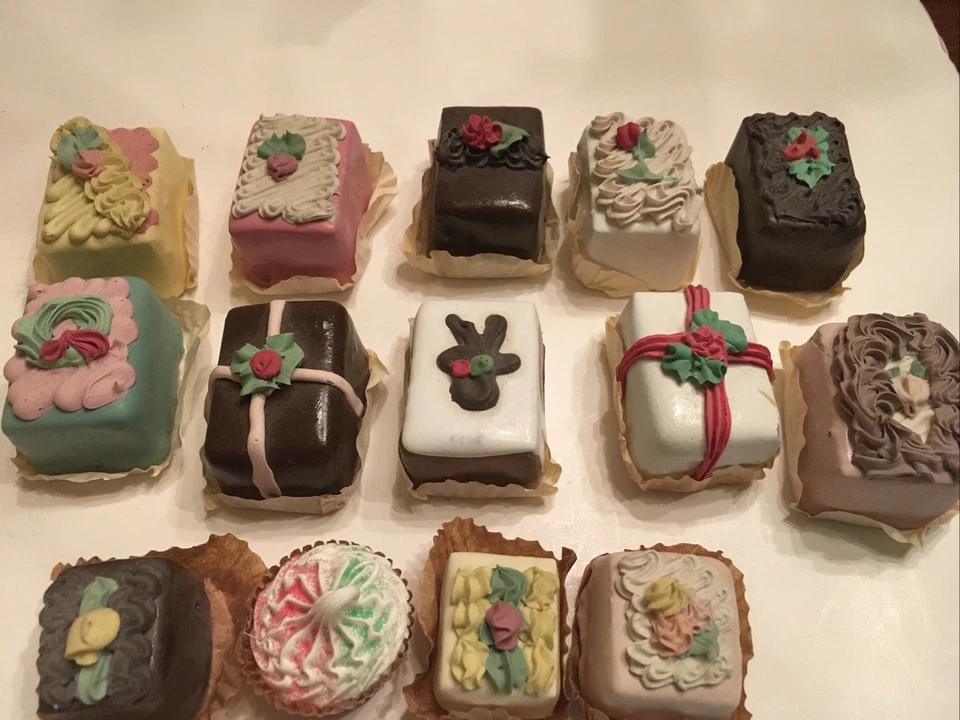 批量 14 件 Petit Fours 玩食品蛋糕 甜点 茶党 现实假展示 — 第 4/4 张图片